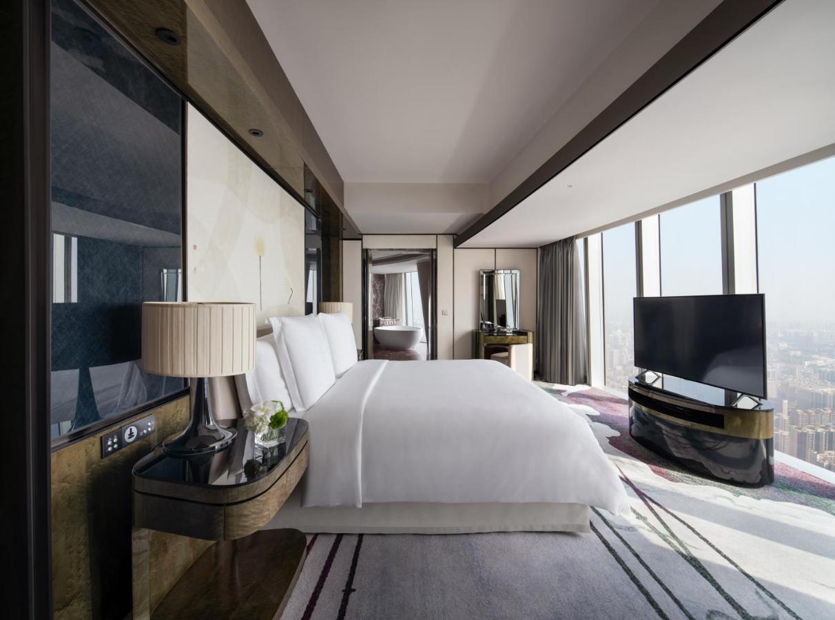 Four Seasons 5*