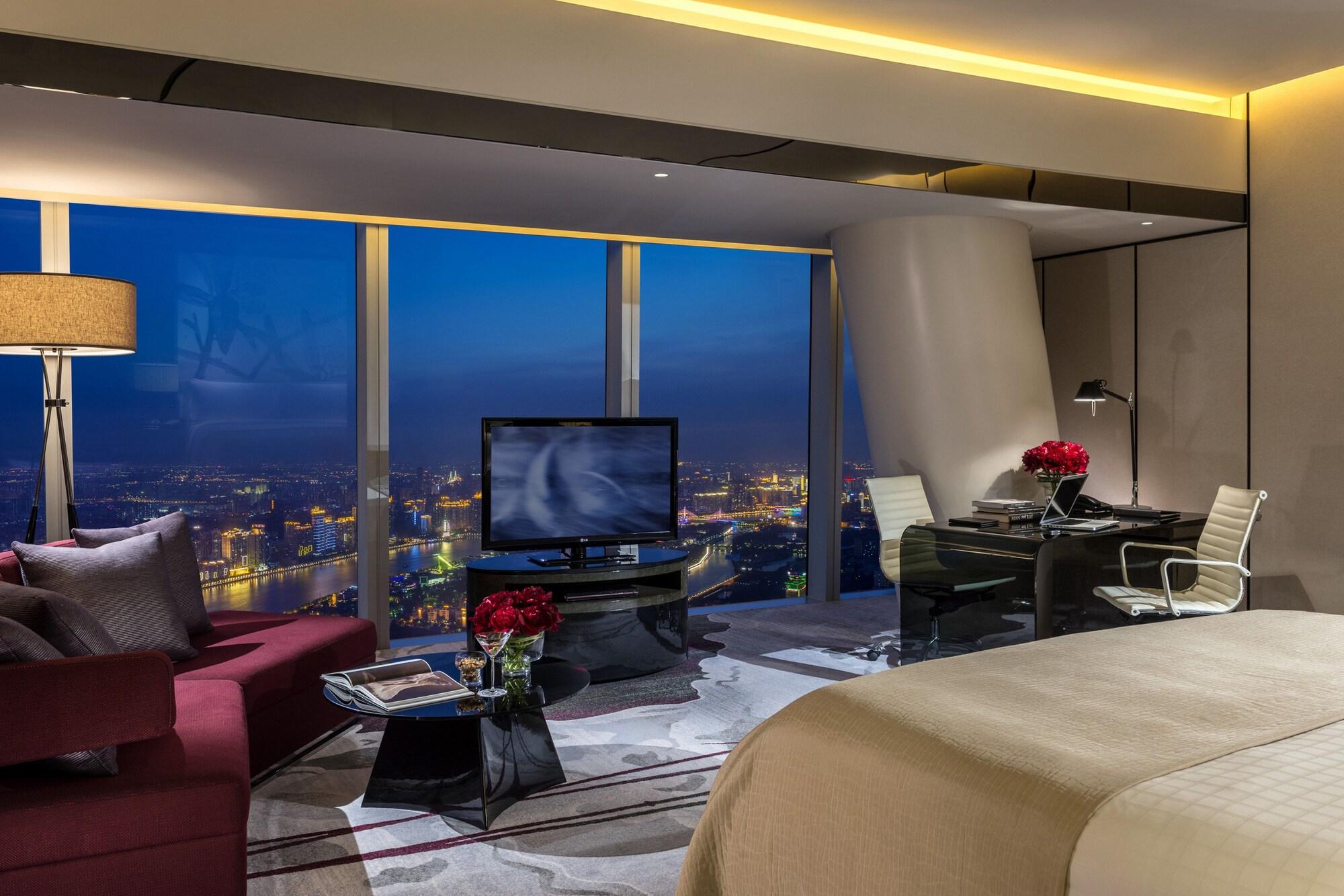 Four Seasons Hotel 5*
